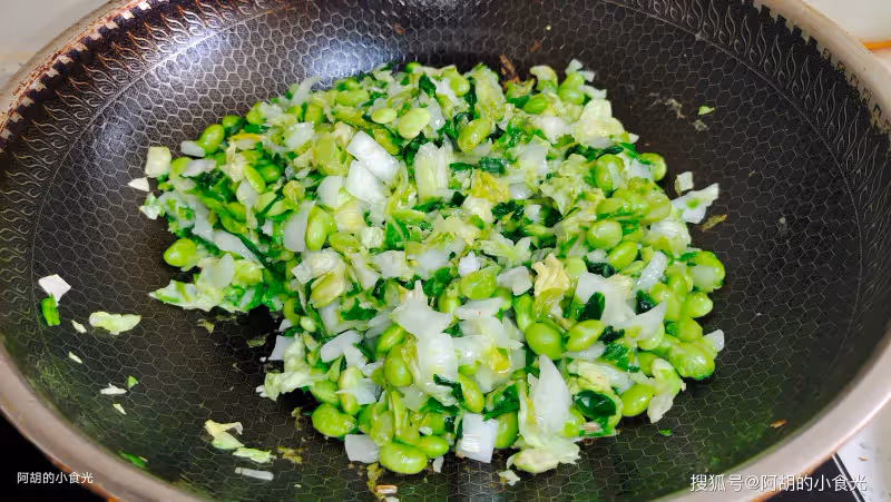 夏天這素菜使勁吃,無肉一樣香!捏一捏再炒一炒,吃一口就愛上、超級下飯
