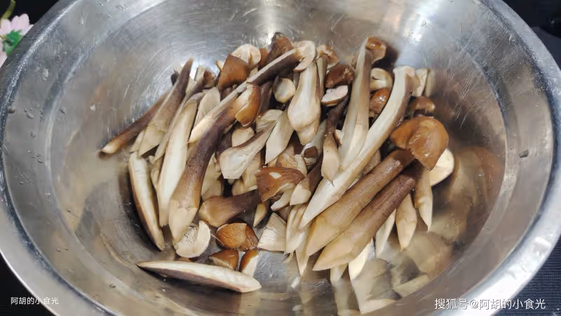 腐竹和它絕配,吃一口18種胺基酸!咕嘟咕嘟燜一鍋,一口鮮脆一口嫩、香味撩人