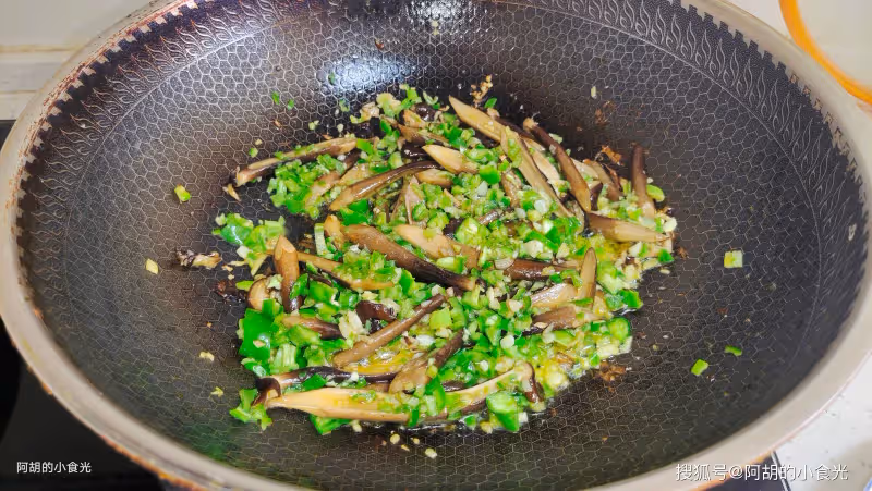 腐竹和它絕配，吃一口18種胺基酸！咕嘟咕嘟燜一鍋，一口鮮脆一口嫩、香味撩人