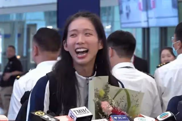 奧運擊劍冠軍江旻憓返回香港,回應獎金如何處理顯情商,人美心善