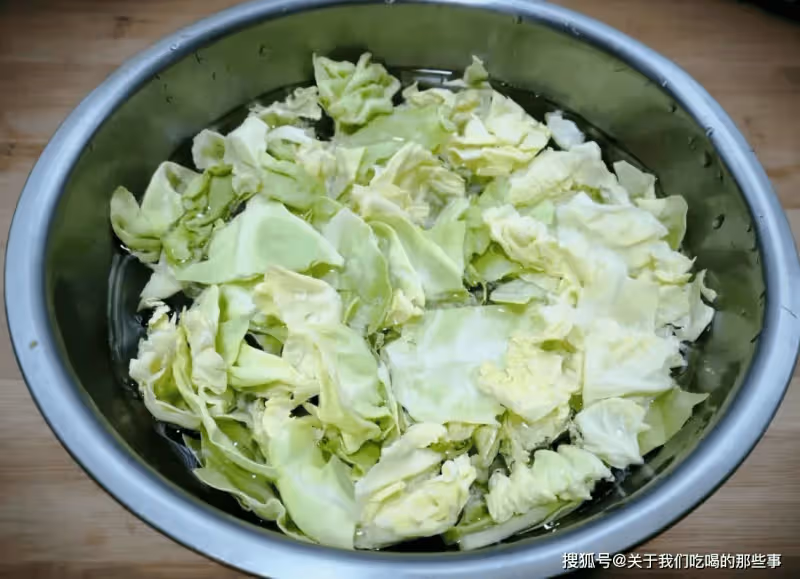 包菜怎麼炒更好吃?掌握好3個竅門,包菜出鍋爽脆入味,營養解饞