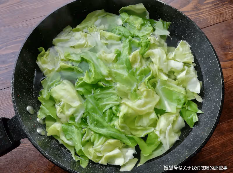 包菜怎麼炒更好吃?掌握好3個竅門,包菜出鍋爽脆入味,營養解饞