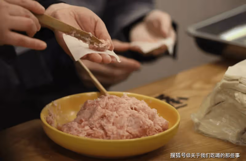 做鮮肉餛飩, 牢牢記住4個調餡技巧,做出來又香又嫩,太好吃了