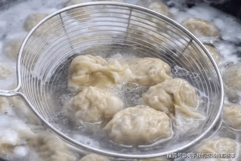 做鮮肉餛飩, 牢牢記住4個調餡技巧,做出來又香又嫩,太好吃了