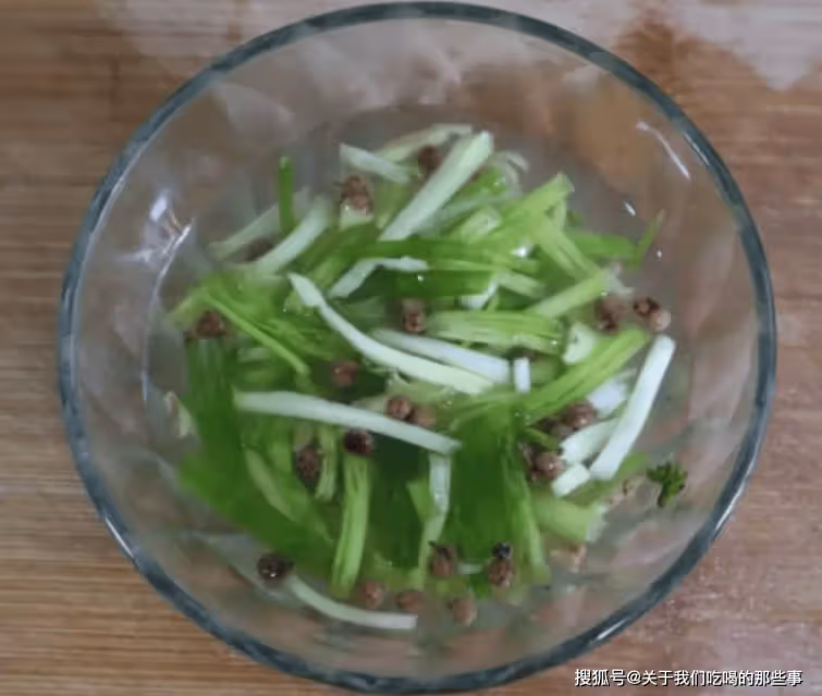 做鮮肉餛飩, 牢牢記住4個調餡技巧,做出來又香又嫩,太好吃了