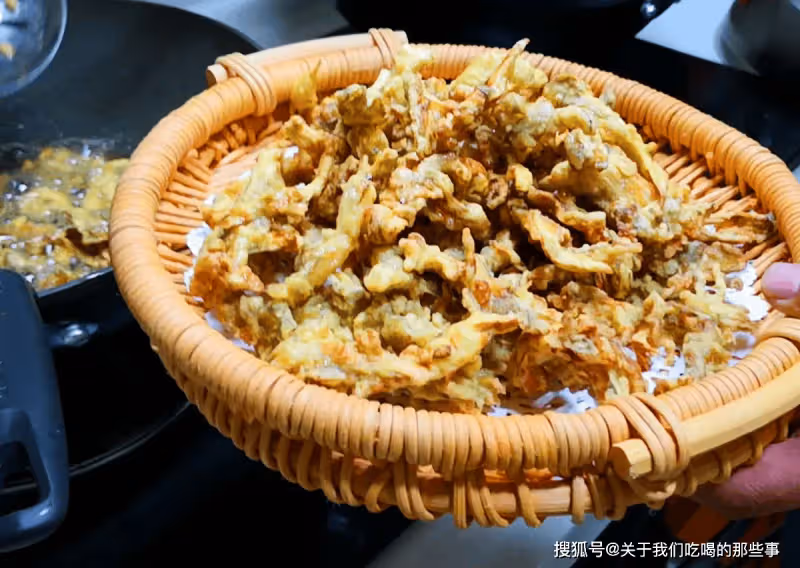 調製「脆皮糊」時,記得別放水和雞蛋,這樣調炸啥都脆,還不回軟