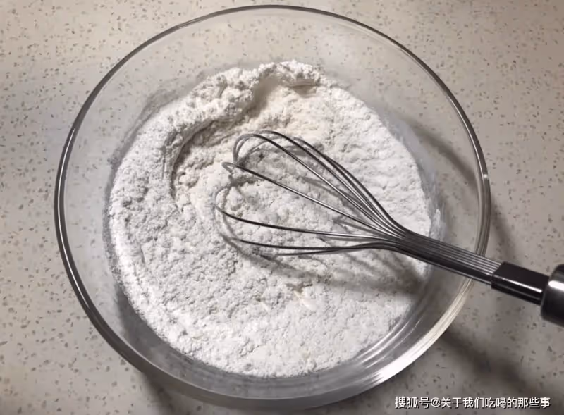 調製「脆皮糊」時,記得別放水和雞蛋,這樣調炸啥都脆,還不回軟