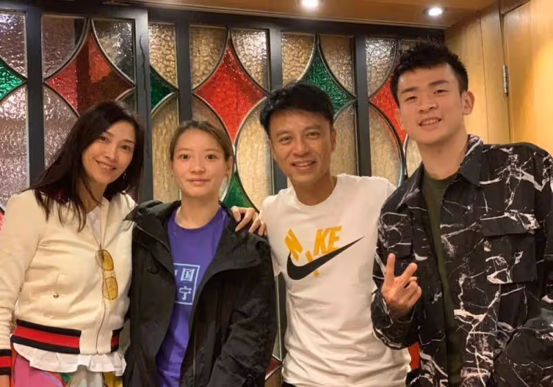 雅思組合混雙奪冠，好友李克勤連線採訪：沒見過你有這麼大的殺氣