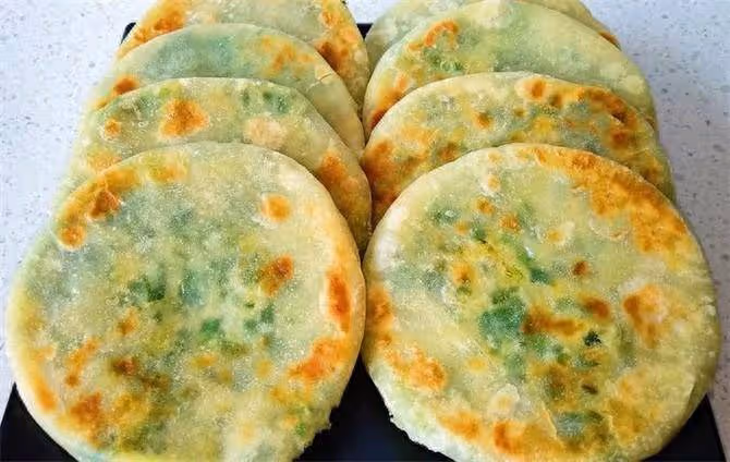 2個土豆,半斤韭菜,不餳面,不發麵,15分鐘就能做出薄皮大餡餅