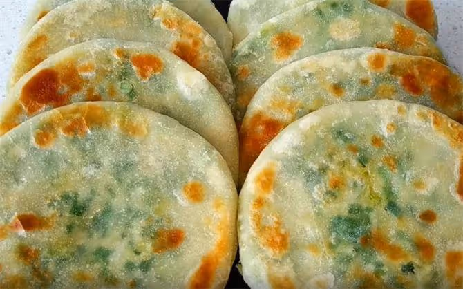 2個土豆,半斤韭菜,不餳面,不發麵,15分鐘就能做出薄皮大餡餅