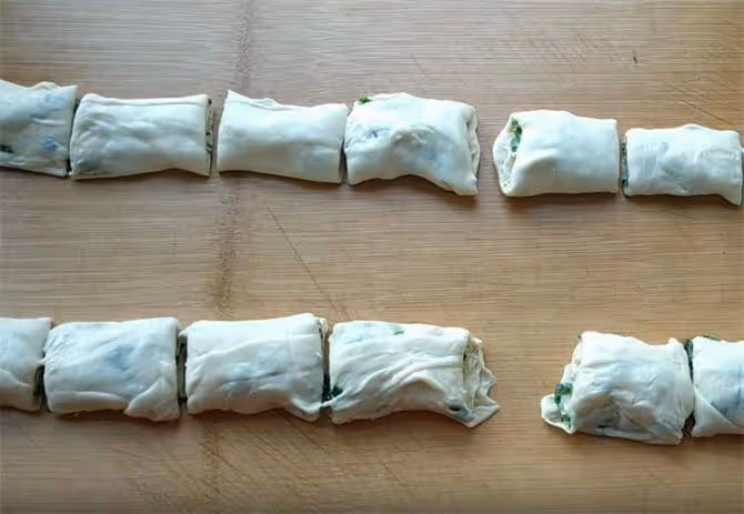 一把小蔥,一碗麵粉,卷一卷,擰一擰,教你脆皮蔥花餅,一碰掉渣