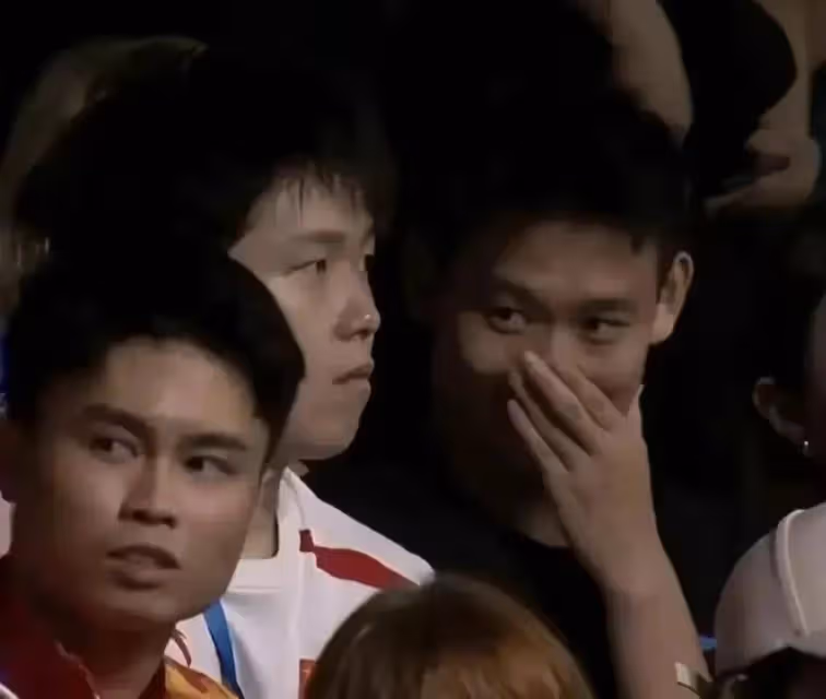 樊振東艱難逆轉!馬龍哭了,王楚欽好友捂嘴偷樂?大頭你長點心吧