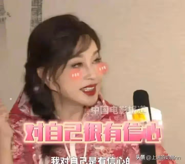 不老女神劉曉慶,真實狀態一言難盡,被網友街頭偶遇,本人沒有皺紋但不顯年輕