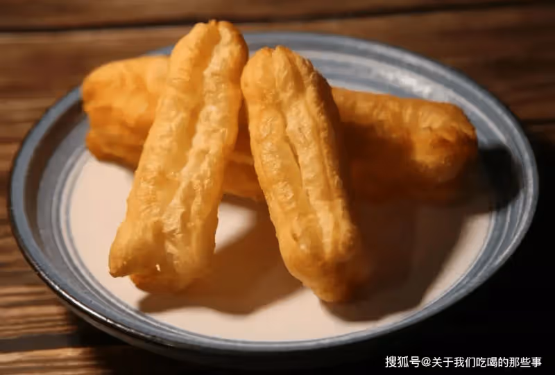 油條怎麼做才能蓬鬆酥脆,涼了不硬?告訴你做法竅門和詳細配方