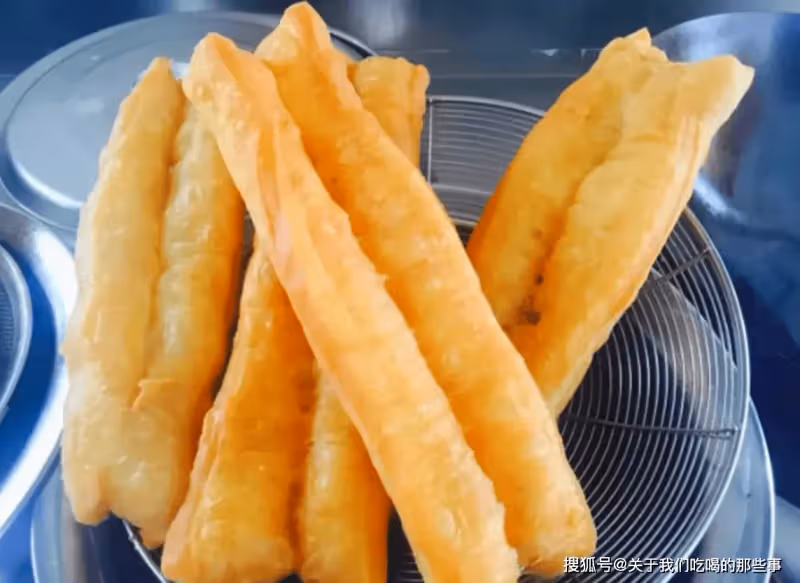 油條怎麼做才能蓬鬆酥脆,涼了不硬?告訴你做法竅門和詳細配方