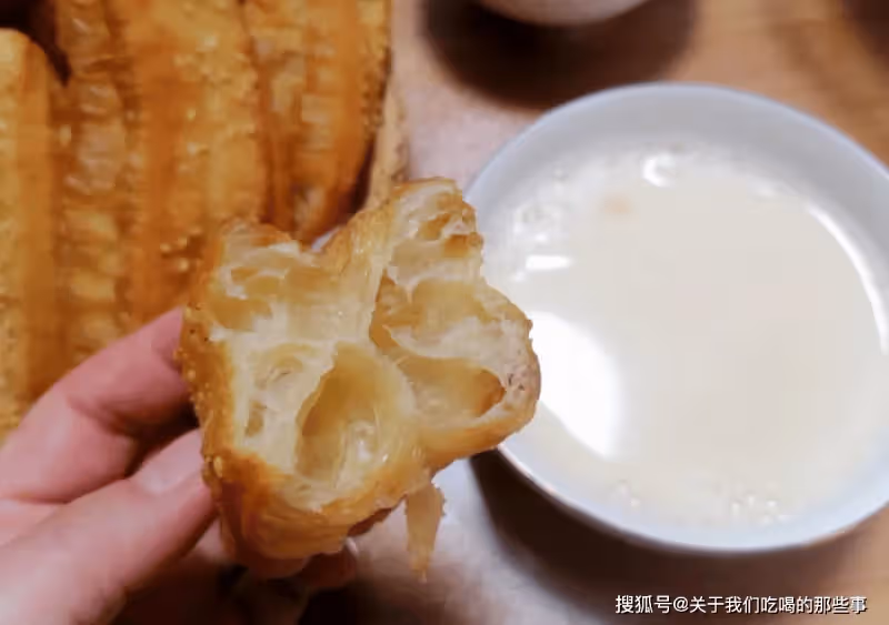 油條怎麼做才能蓬鬆酥脆,涼了不硬?告訴你做法竅門和詳細配方