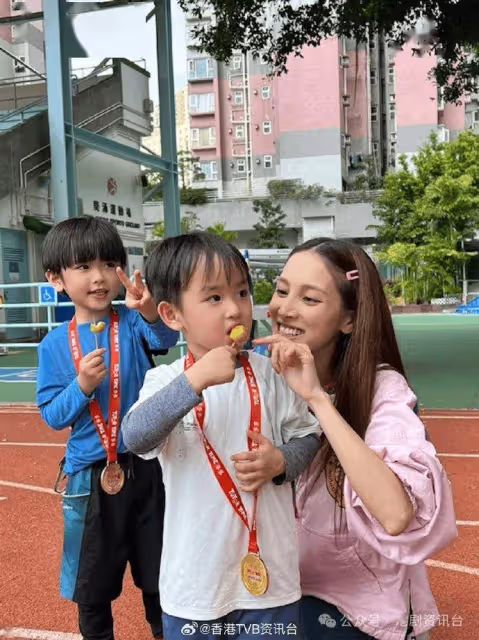 TVB最美港姐自認走慈母路線！揭老公鄭嘉穎教仔方式