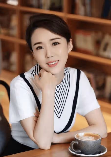 「最美嫦娥」不是白叫的!顏丹晨,真乃人間大蜜桃啊