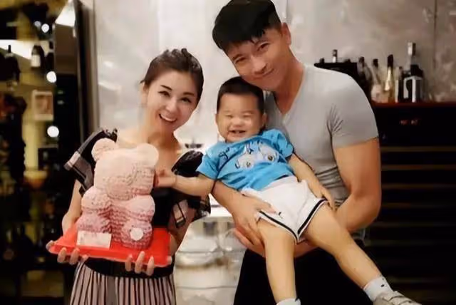 原來她是馮鞏的女兒」,出道20多年從不拍吻戲,年近40像十八歲