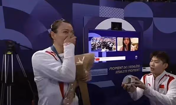 一金一鑽!劉雨辰求婚黃雅瓊,教練調侃:花那麼小,鑽石也那麼小