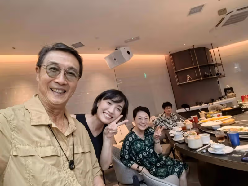 胡歌一家三口日本度假遭偶遇,小茉莉小肉腿出鏡,這畫面太溫馨了!