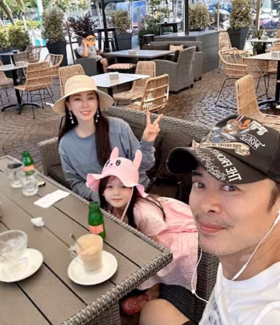 與老公放閃!賈曉晨一家四口游歐洲,曾多次公開吐槽對方兼想離婚