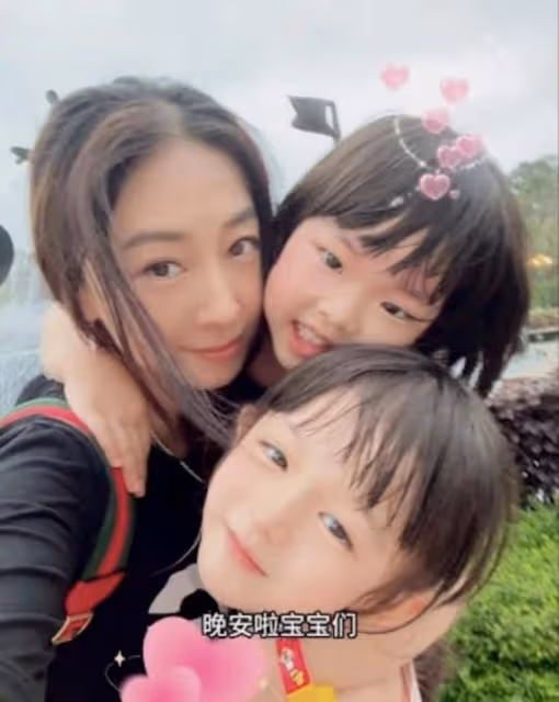 與老公放閃!賈曉晨一家四口游歐洲,曾多次公開吐槽對方兼想離婚