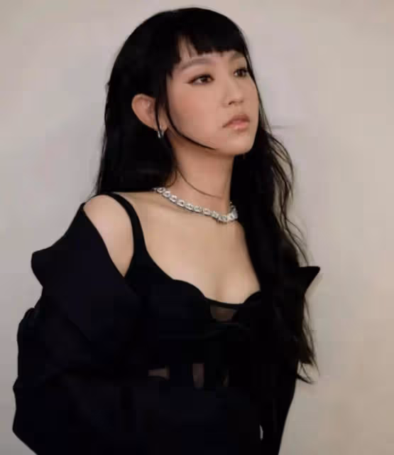 少女感滿滿!19歲TVB知名女星回內地探親曬與胞妹合照,顏值飆升直逼姐姐