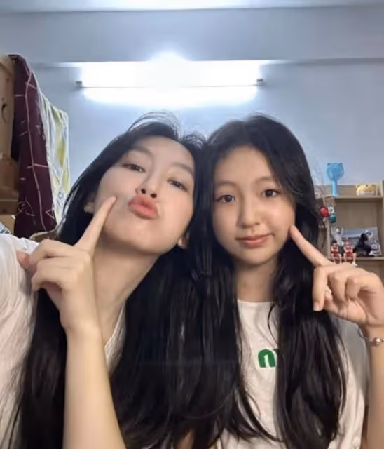 少女感滿滿!19歲TVB知名女星回內地探親曬與胞妹合照,顏值飆升直逼姐姐