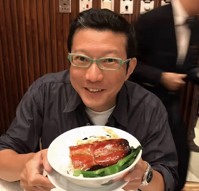 香港男星全家移民奧地利,將獲永久居留權,四年不工作準備買古堡