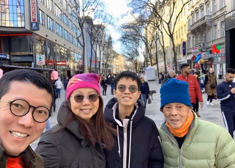 香港男星全家移民奧地利,將獲永久居留權,四年不工作準備買古堡