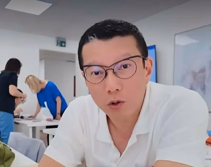 香港男星全家移民奧地利,將獲永久居留權,四年不工作準備買古堡