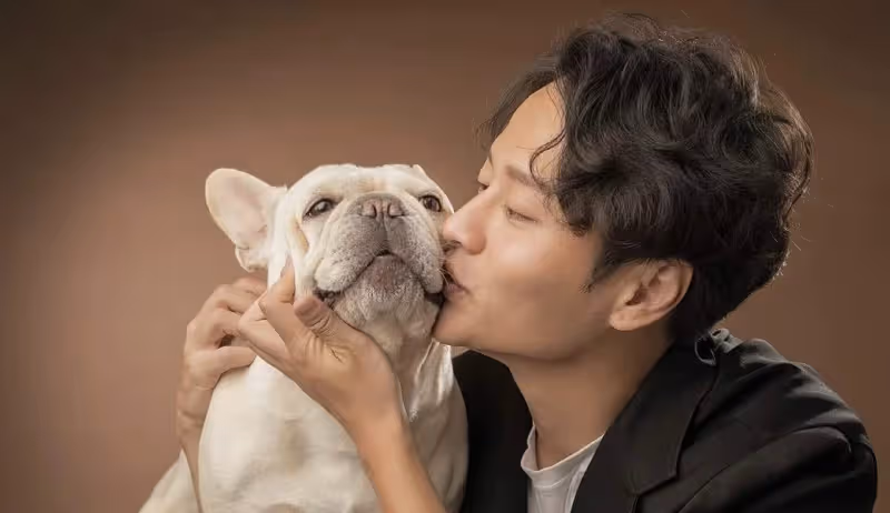 又走一個!TVB男星謝東閔突然宣布離巢,原諒女友出軌人夫