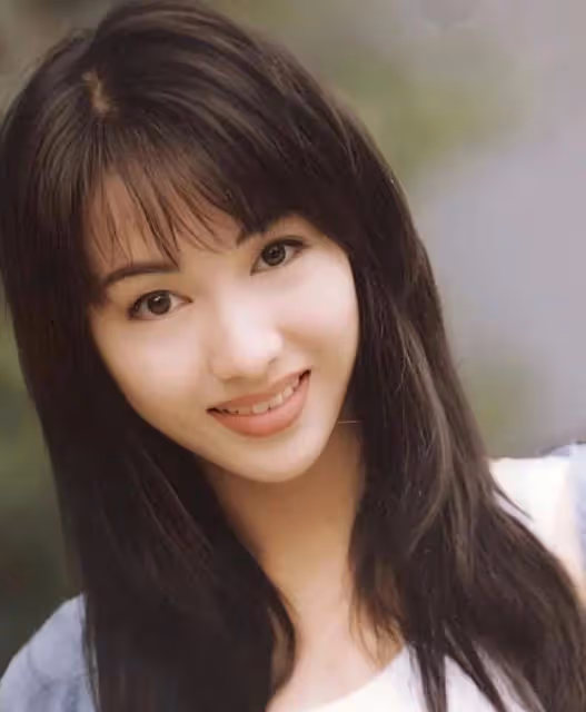 黎姿曬出近照,50歲的她依然美貌如初,雙手插兜里,梨渦淺笑,滿滿的鬆弛感!
