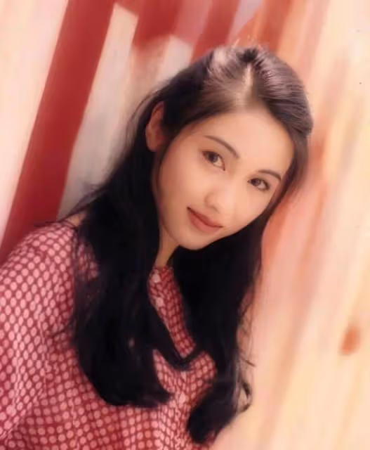 黎姿曬出近照,50歲的她依然美貌如初,雙手插兜里,梨渦淺笑,滿滿的鬆弛感!