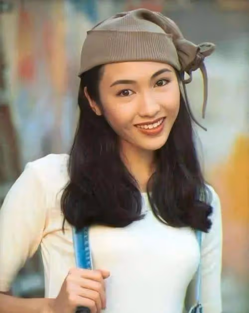 黎姿曬出近照,50歲的她依然美貌如初,雙手插兜里,梨渦淺笑,滿滿的鬆弛感!