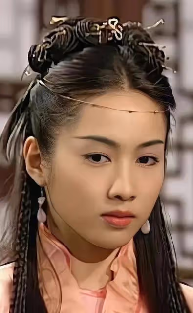 黎姿曬出近照,50歲的她依然美貌如初,雙手插兜里,梨渦淺笑,滿滿的鬆弛感!