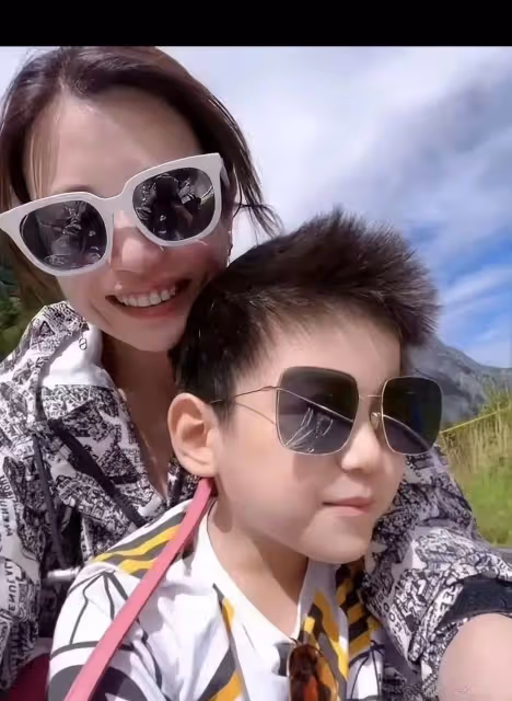 陳妍希帶6歲兒子到瑞士度假,兩人玩滑板車,意外曝光了小星星的正臉