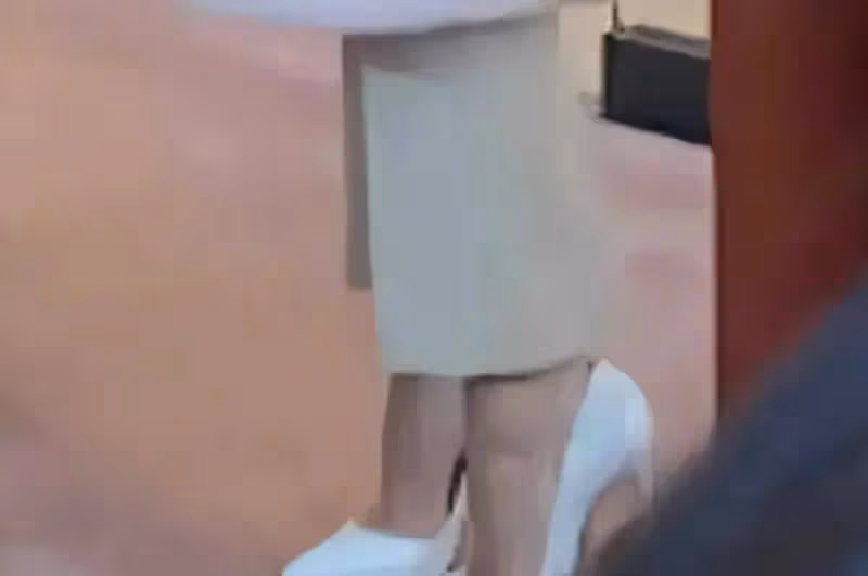 孫儷的腳背彎成90度了,還能笑眯眯的,這腳得舒服嗎??