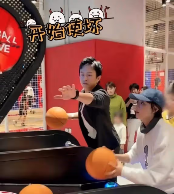 孫儷的腳背彎成90度了,還能笑眯眯的,這腳得舒服嗎??