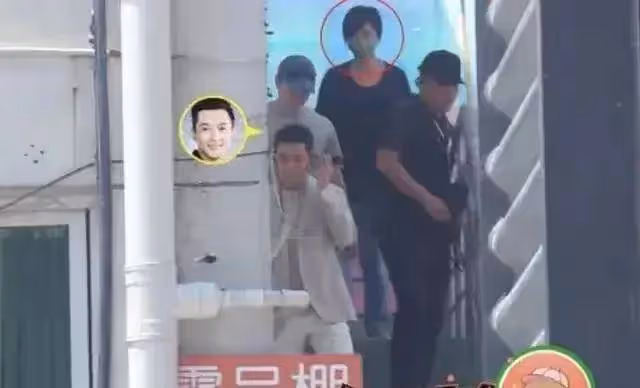 網友機場偶遇胡歌一家外出,胡歌全程照顧女兒,一臉寵溺太暖心