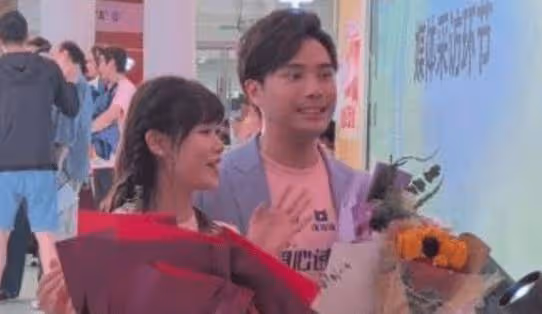 關係親密!TVB女星當眾與男藝人牽手!坦言喜歡這類型,已見過男方媽媽