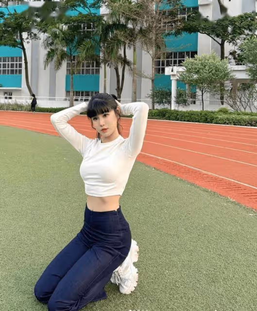 關係親密!TVB女星當眾與男藝人牽手!坦言喜歡這類型,已見過男方媽媽