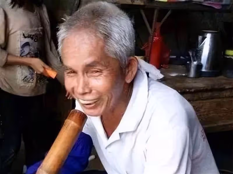 19歲嫁給49歲農民工，因丈夫想拴住她，婚後「21年連生15胎」的陸紅蘭，現在怎樣了？