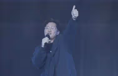 陳奕迅下巴縫30針後復出又唱又跳　自虧「補好洞了不會漏氣」