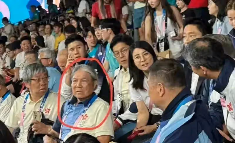 霍啟山巴黎看比賽不忘工作,拜訪國際足聯,和相關領導熱情交流