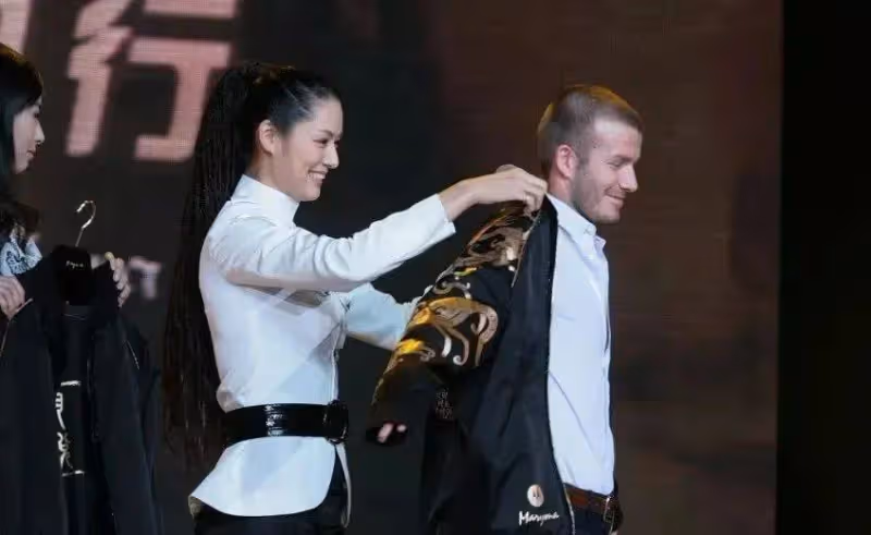 她長了一張中國最美的面孔，被渣男拋棄後回農村種地，如今身價10億