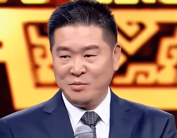 他曾是央視一哥,因一句話得罪趙本山丟了鐵飯碗,時隔多年誰對誰錯一目了然