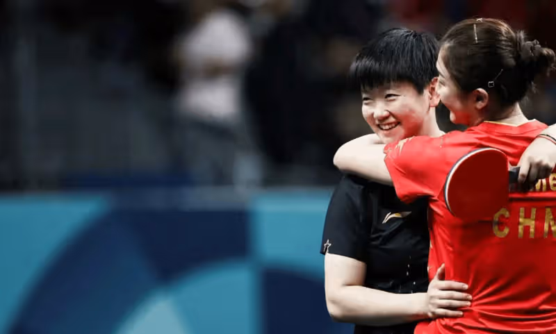 陳夢戰勝孫穎莎奪冠，劉國梁表情引熱議，網友：他應該戴口罩出來