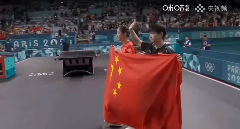 陳夢戰勝孫穎莎奪冠，劉國梁表情引熱議，網友：他應該戴口罩出來